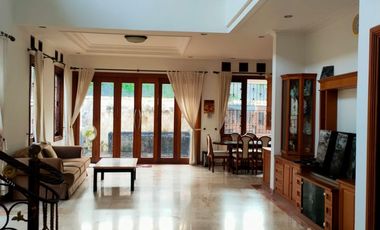 Rumah Mewah dalam kompleks elit di Denpasar dekat Living World