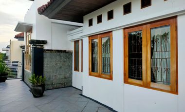 Rumah Mewah dalam kompleks elit di Denpasar dekat Living World