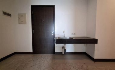 Best Deal! Hunian Ekslusif super strategis disewakan  Cepat 1br Unfurnished Akr Gallery West