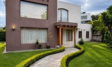 Renta casa 3 dormitorios urbanización áreas comunales seguridad