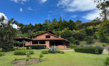 VENTA CASA CAMPESTRE MARINILLA