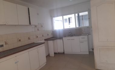 Arriendo casa amplia cerca Saucache y UTA