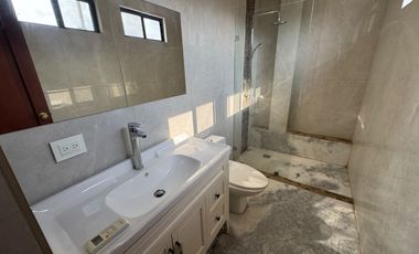 En venta casa de 4 dormitorios en Urb.Ciudad Celeste, Vía Samborondón.