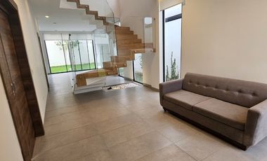 En venta moderna y lujosa casa en Ciudad Celeste, Nuevo Samborondon