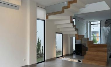 En venta moderna y lujosa casa en Ciudad Celeste, Nuevo Samborondon