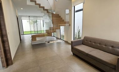 En venta moderna y lujosa casa en Ciudad Celeste, Nuevo Samborondon