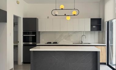 En venta moderna y lujosa casa en Ciudad Celeste, Nuevo Samborondon