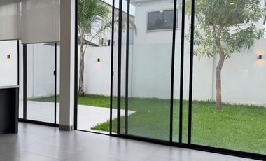 En venta moderna y lujosa casa en Ciudad Celeste, Nuevo Samborondon