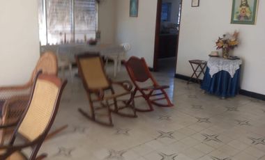 VENDO HERMOSA CASA  CON ESPACIO AÉREO LIBRE EN EL POBLADO ÁREA DE 443 MTS. EXCELENTE UBICACIÓN