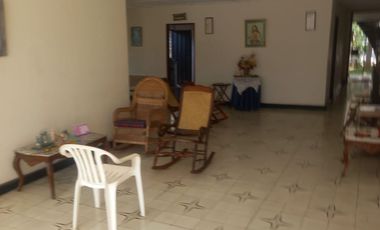 VENDO HERMOSA CASA  CON ESPACIO AÉREO LIBRE EN EL POBLADO ÁREA DE 443 MTS. EXCELENTE UBICACIÓN