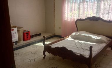 VENDO HERMOSA CASA  CON ESPACIO AÉREO LIBRE EN EL POBLADO ÁREA DE 443 MTS. EXCELENTE UBICACIÓN