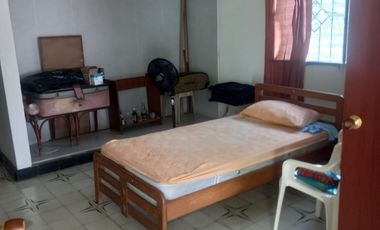 VENDO HERMOSA CASA  CON ESPACIO AÉREO LIBRE EN EL POBLADO ÁREA DE 443 MTS. EXCELENTE UBICACIÓN