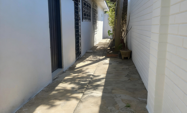 VENDO HERMOSA CASA  CON ESPACIO AÉREO LIBRE EN EL POBLADO ÁREA DE 443 MTS. EXCELENTE UBICACIÓN
