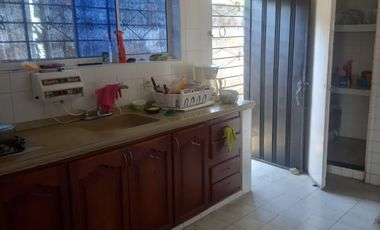 VENDO HERMOSA CASA  CON ESPACIO AÉREO LIBRE EN EL POBLADO ÁREA DE 443 MTS. EXCELENTE UBICACIÓN