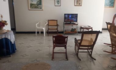 VENDO HERMOSA CASA  CON ESPACIO AÉREO LIBRE EN EL POBLADO ÁREA DE 443 MTS. EXCELENTE UBICACIÓN