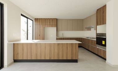 Casa de 4 Recámaras en Parque Sofia, Lomas de Angelopolis II