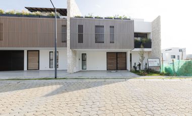 Casa de 4 Recámaras en Parque Sofia, Lomas de Angelopolis II