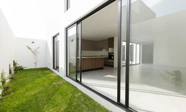 Casa de 4 Recámaras en Parque Sofia, Lomas de Angelopolis II