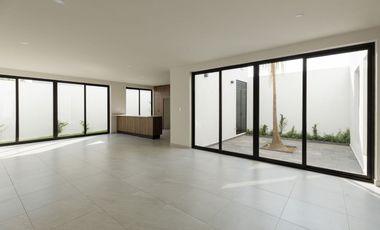 Casa de 4 Recámaras en Parque Sofia, Lomas de Angelopolis II