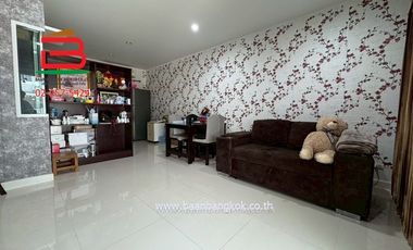 ทาวน์โฮม หมู่บ้าน เดอะ มิราเคิล กาญจนาภิเษก-เอกชัย เนื้อที่ 22.1 ตรว. ใกล้โรงเรียนสารสาสน์วิเทศน์เอกชัย ถนนเอกชัย ตำบลบางน้ำจืด อำเภอเมืองสมุทรสาคร จั
