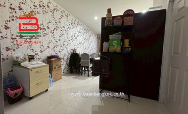 ทาวน์โฮม หมู่บ้าน เดอะ มิราเคิล กาญจนาภิเษก-เอกชัย เนื้อที่ 22.1 ตรว. ใกล้โรงเรียนสารสาสน์วิเทศน์เอกชัย ถนนเอกชัย ตำบลบางน้ำจืด อำเภอเมืองสมุทรสาคร จั