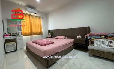 ทาวน์โฮม หมู่บ้าน เดอะ มิราเคิล กาญจนาภิเษก-เอกชัย เนื้อที่ 22.1 ตรว. ใกล้โรงเรียนสารสาสน์วิเทศน์เอกชัย ถนนเอกชัย ตำบลบางน้ำจืด อำเภอเมืองสมุทรสาคร จั