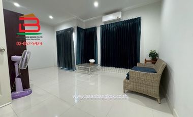ทาวน์โฮม หมู่บ้าน เดอะ มิราเคิล กาญจนาภิเษก-เอกชัย เนื้อที่ 22.1 ตรว. ใกล้โรงเรียนสารสาสน์วิเทศน์เอกชัย ถนนเอกชัย ตำบลบางน้ำจืด อำเภอเมืองสมุทรสาคร จั