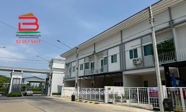 ทาวน์โฮม หมู่บ้าน เดอะ มิราเคิล กาญจนาภิเษก-เอกชัย เนื้อที่ 22.1 ตรว. ใกล้โรงเรียนสารสาสน์วิเทศน์เอกชัย ถนนเอกชัย ตำบลบางน้ำจืด อำเภอเมืองสมุทรสาคร จั