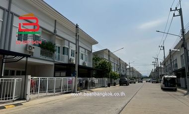 ทาวน์โฮม หมู่บ้าน เดอะ มิราเคิล กาญจนาภิเษก-เอกชัย เนื้อที่ 22.1 ตรว. ใกล้โรงเรียนสารสาสน์วิเทศน์เอกชัย ถนนเอกชัย ตำบลบางน้ำจืด อำเภอเมืองสมุทรสาคร จั