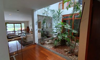 VENTA DE HERMOSA CASA EN LOS ALAMOS DE MONTERRICO