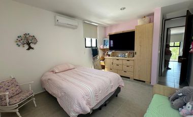renta de casa en conkal con paneles solares ,3 cuartos con piscina