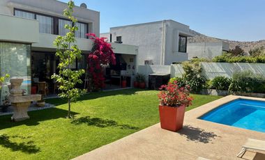 HERMOSA CASA EN CONDOMINIO FULL SEGURIDAD. CERCANA A SUPERMERCADOS, COLEGIOS, FARMACIAS, GIMNASIOS, COMIDA ETC.