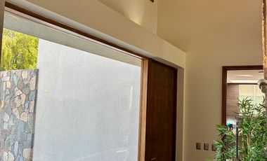 HERMOSA CASA EN CONDOMINIO FULL SEGURIDAD. CERCANA A SUPERMERCADOS, COLEGIOS, FARMACIAS, GIMNASIOS, COMIDA ETC.