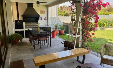HERMOSA CASA EN CONDOMINIO FULL SEGURIDAD. CERCANA A SUPERMERCADOS, COLEGIOS, FARMACIAS, GIMNASIOS, COMIDA ETC.