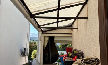 HERMOSA CASA EN CONDOMINIO FULL SEGURIDAD. CERCANA A SUPERMERCADOS, COLEGIOS, FARMACIAS, GIMNASIOS, COMIDA ETC.