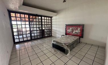 Casa en renta  av. Palmira