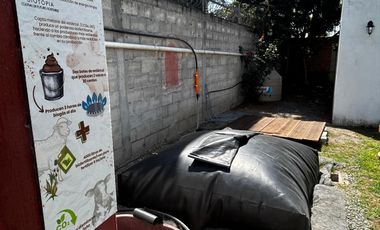 Propiedad con infraestructura ecológica + modelo de negocio operando.