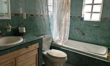 Propiedad con infraestructura ecológica + modelo de negocio operando.