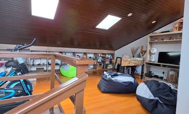 Casa Remodelada en Chía – Ubicación Privilegiada sobre Av. PradillaDescripción del Inmueble:¡Descubre tu próximo hogar en una de las zonas más estraté