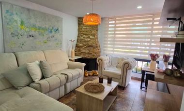 Casa Remodelada en Chía – Ubicación Privilegiada sobre Av. PradillaDescripción del Inmueble:¡Descubre tu próximo hogar en una de las zonas más estraté