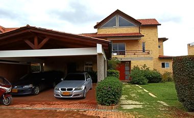 CASA EN VENTA EN CHIA CONJUNTO CERRADO