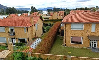 CASA EN VENTA EN CHIA CONJUNTO CERRADO