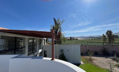 AMPLIA CASA MODERNA EN VENTA – FRENTE A LA BIOCÁMARA DE LA JOYA 1200M2 - ALL065
