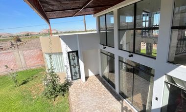 AMPLIA CASA MODERNA EN VENTA – FRENTE A LA BIOCÁMARA DE LA JOYA 1200M2 - ALL065