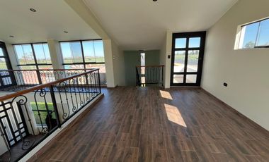 AMPLIA CASA MODERNA EN VENTA – FRENTE A LA BIOCÁMARA DE LA JOYA 1200M2 - ALL065