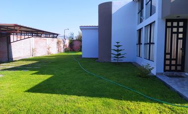 AMPLIA CASA MODERNA EN VENTA – FRENTE A LA BIOCÁMARA DE LA JOYA 1200M2 - ALL065
