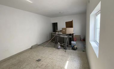 RENTO Oficinas con bodega y local comercial en AV. Garza Sada