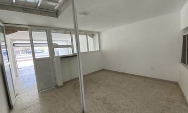 RENTO Oficinas con bodega y local comercial en AV. Garza Sada