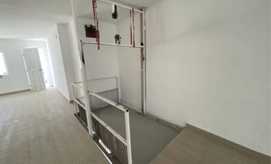 RENTO Oficinas con bodega y local comercial en AV. Garza Sada