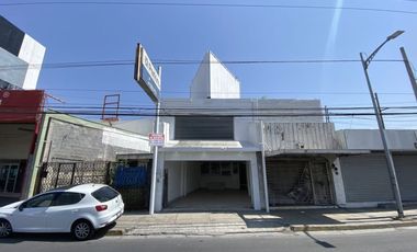 RENTO Oficinas con bodega y local comercial en AV. Garza Sada
